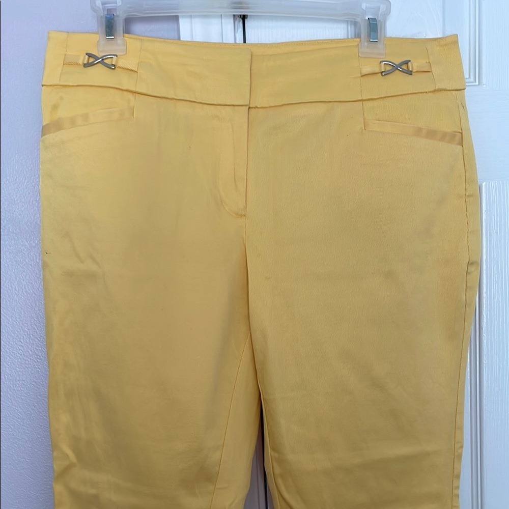 Chic Yellow Women's Cropped Pants
